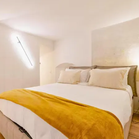 Loft Apartment *